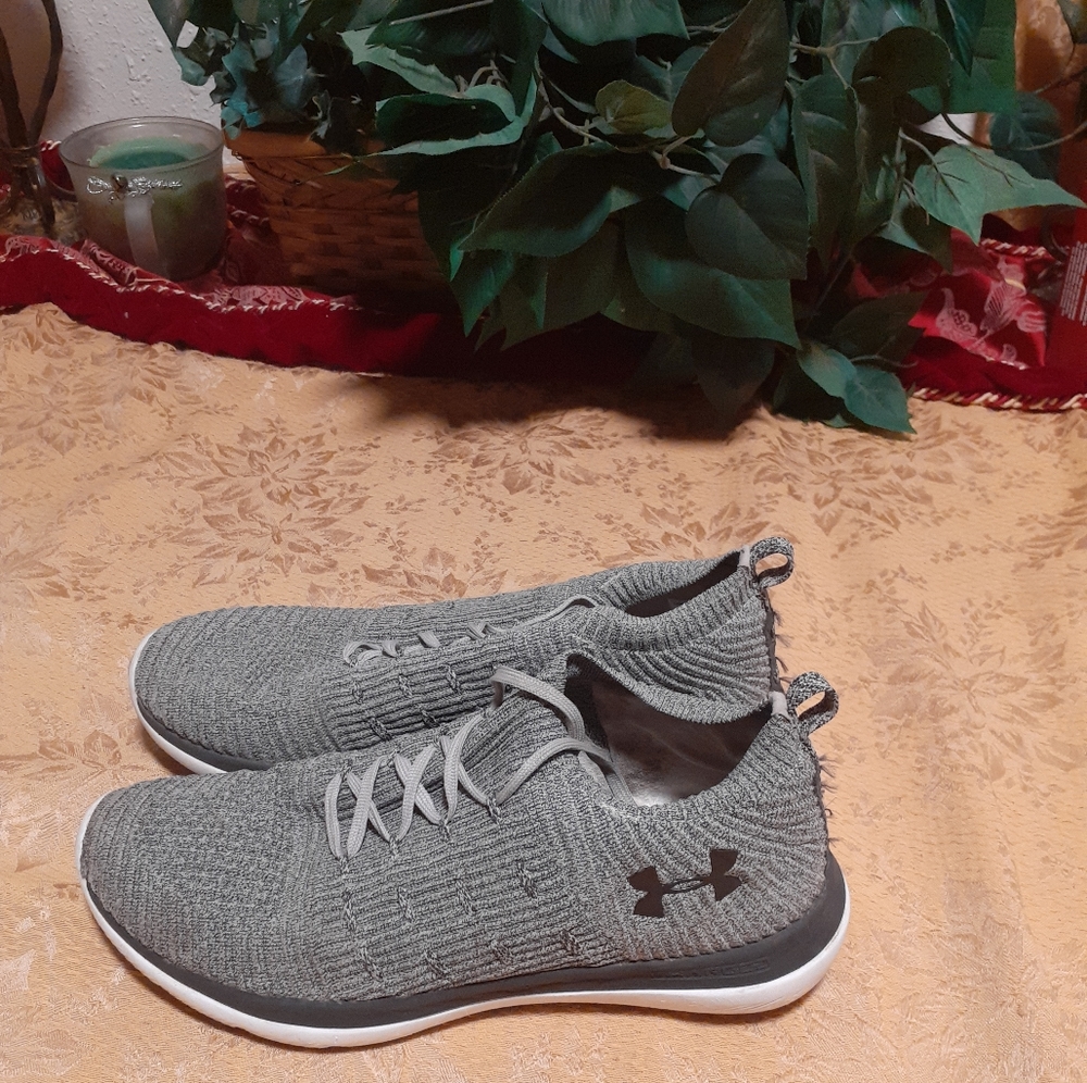Nike tennis shoes